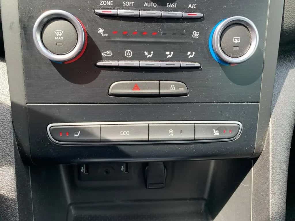 Renault Megane GRANDTOUR LIMITED DELUXE TCE 140 GPF RFK 07/2019-photo-41