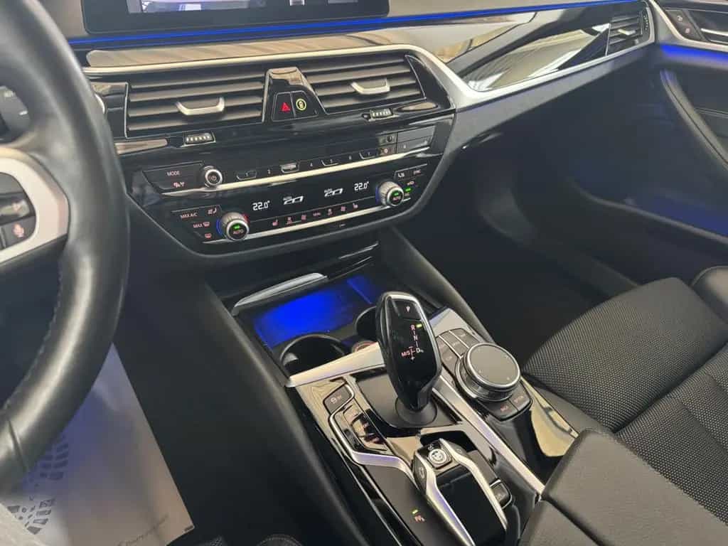 BMW 520 D XDRIVE Standh. AHK KAMERA Navi.-Prof. 01/2020-photo-15