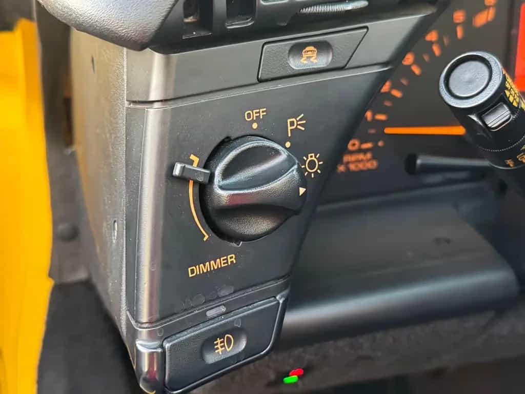 Corvette C4 Cabrio Automatik/EU-Norm/H-Zulassung/2. Hand 07/1992-photo-41