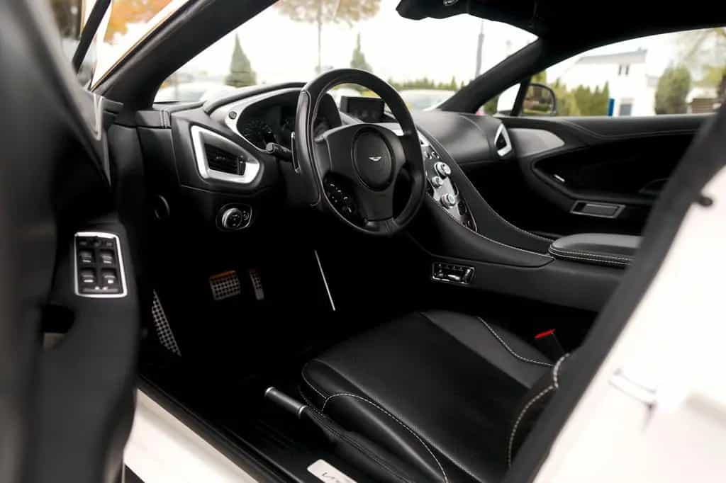 Aston Martin Vanquish / 6.0 v12 / Collector's Condition 01/2017-photo-10