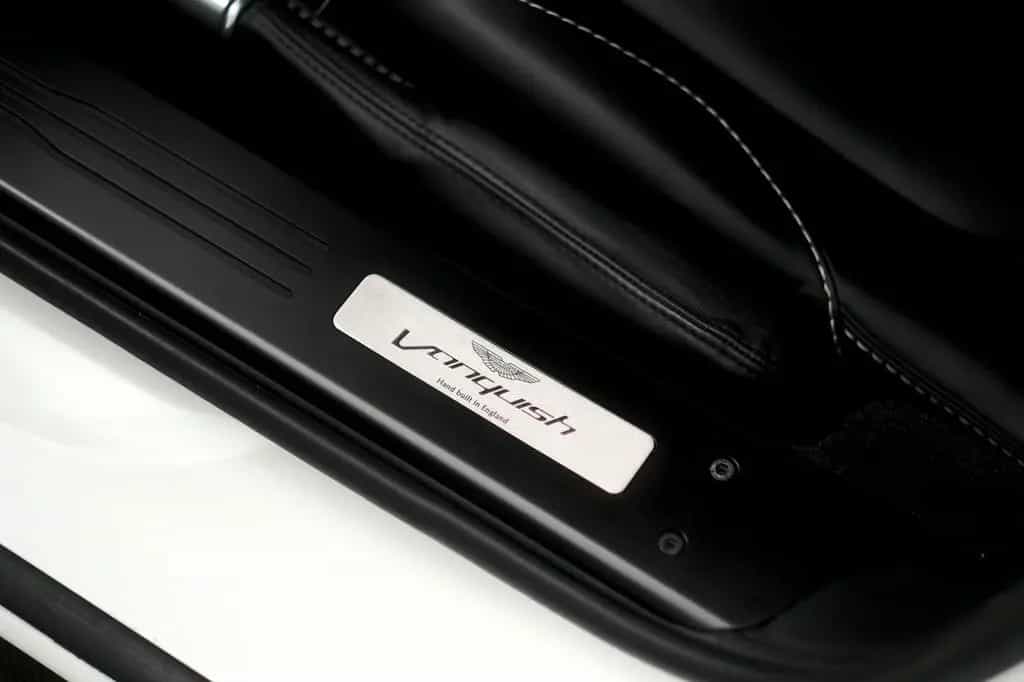 Aston Martin Vanquish / 6.0 v12 / Collector's Condition 01/2017-photo-14