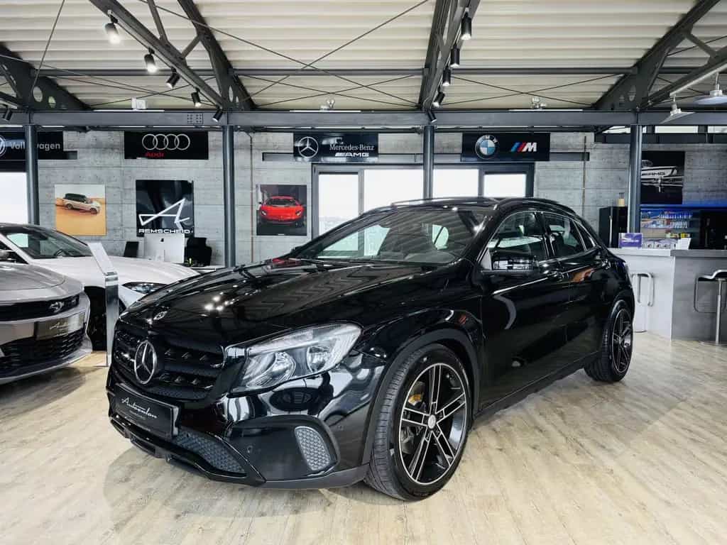 Mercedes-Benz GLA 220 4Matic*PANO*360°KAMERA*LEDER*DISTRONIC* 08/2017-photo-0