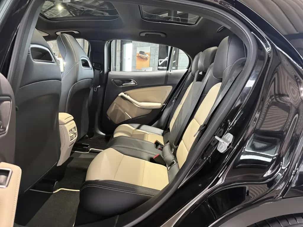 Mercedes-Benz GLA 220 4Matic*PANO*360°KAMERA*LEDER*DISTRONIC* 08/2017-photo-19