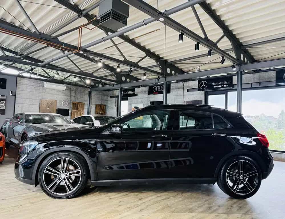 Mercedes-Benz GLA 220 4Matic*PANO*360°KAMERA*LEDER*DISTRONIC* 08/2017-photo-2