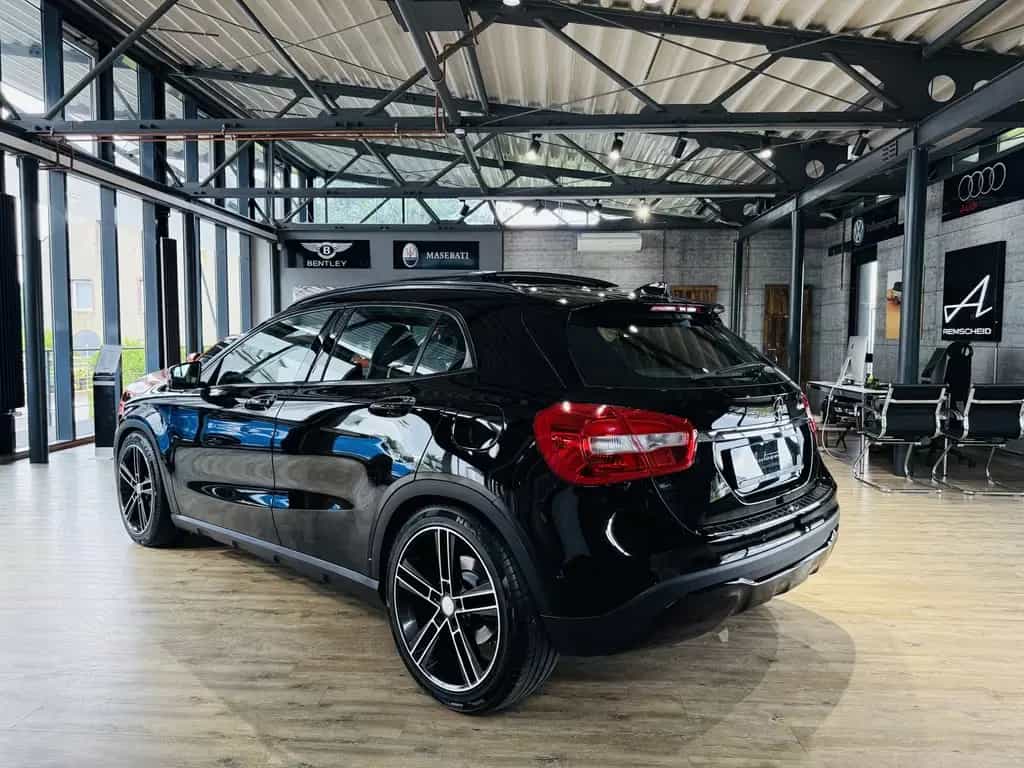 Mercedes-Benz GLA 220 4Matic*PANO*360°KAMERA*LEDER*DISTRONIC* 08/2017-photo-3