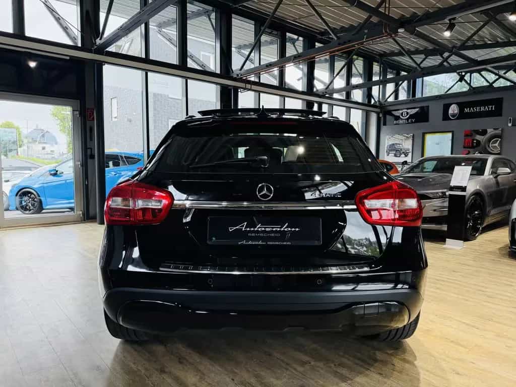 Mercedes-Benz GLA 220 4Matic*PANO*360°KAMERA*LEDER*DISTRONIC* 08/2017-photo-4