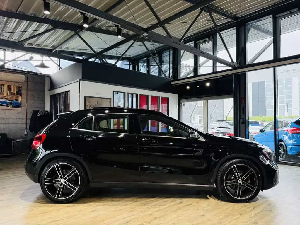 Mercedes-Benz GLA 220 4Matic*PANO*360°KAMERA*LEDER*DISTRONIC* 08/2017-photo-6