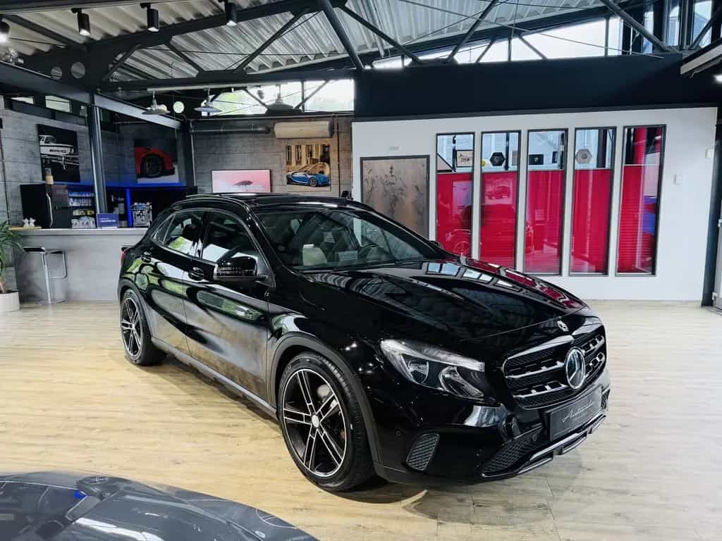 Mercedes-Benz GLA 220 4Matic*PANO*360°KAMERA*LEDER*DISTRONIC* 08/2017-photo-7