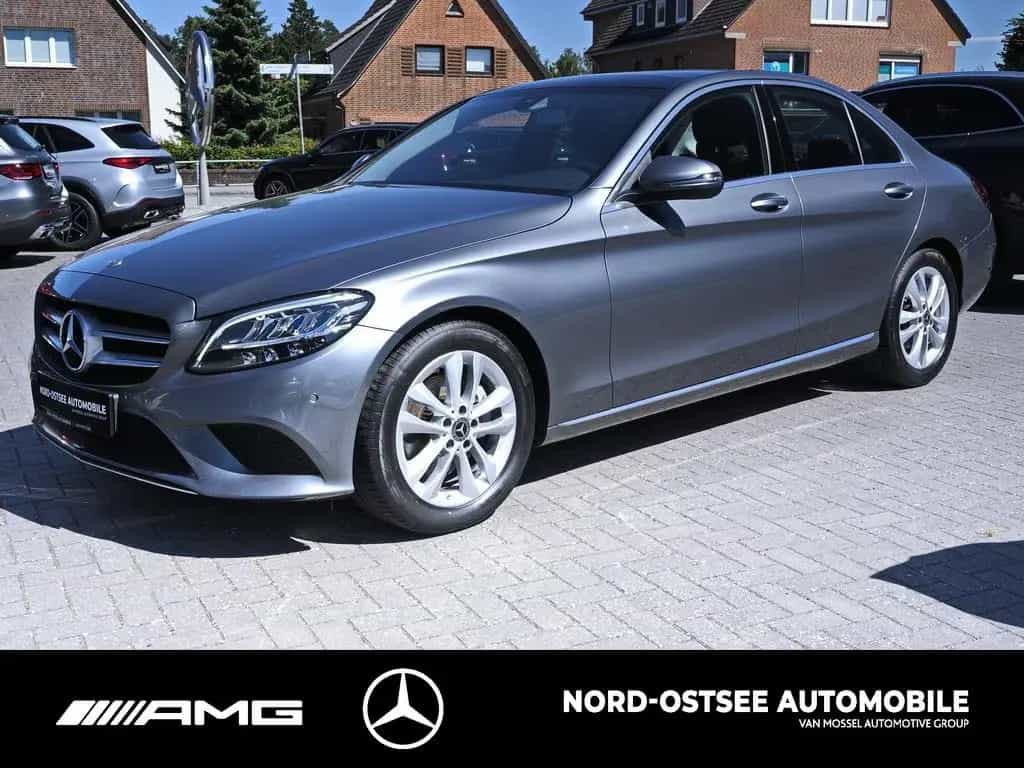 Mercedes-Benz C 220 d AVANTGARDE PANO PARKPAKET LED 9G NAVI SH 05/2019-photo-5