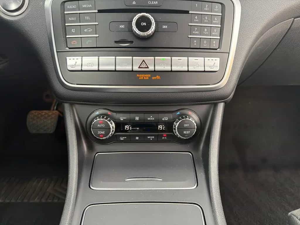 Mercedes-Benz GLA 220 4M/ AHK/ Kam/ MB-Checkheft/ Unfallfrei 01/2019-photo-13