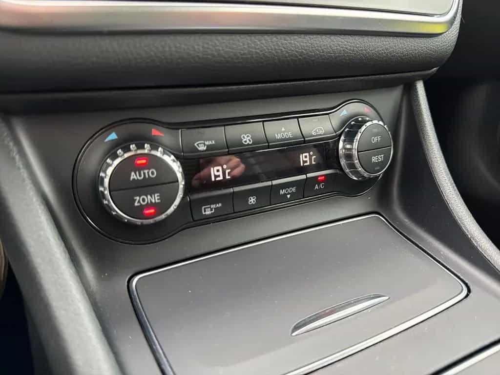 Mercedes-Benz GLA 220 4M/ AHK/ Kam/ MB-Checkheft/ Unfallfrei 01/2019-photo-21