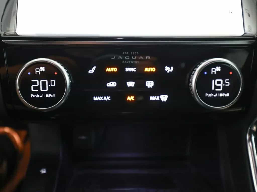 Jaguar E-Pace 2.0D AWD 02/2022-photo-10