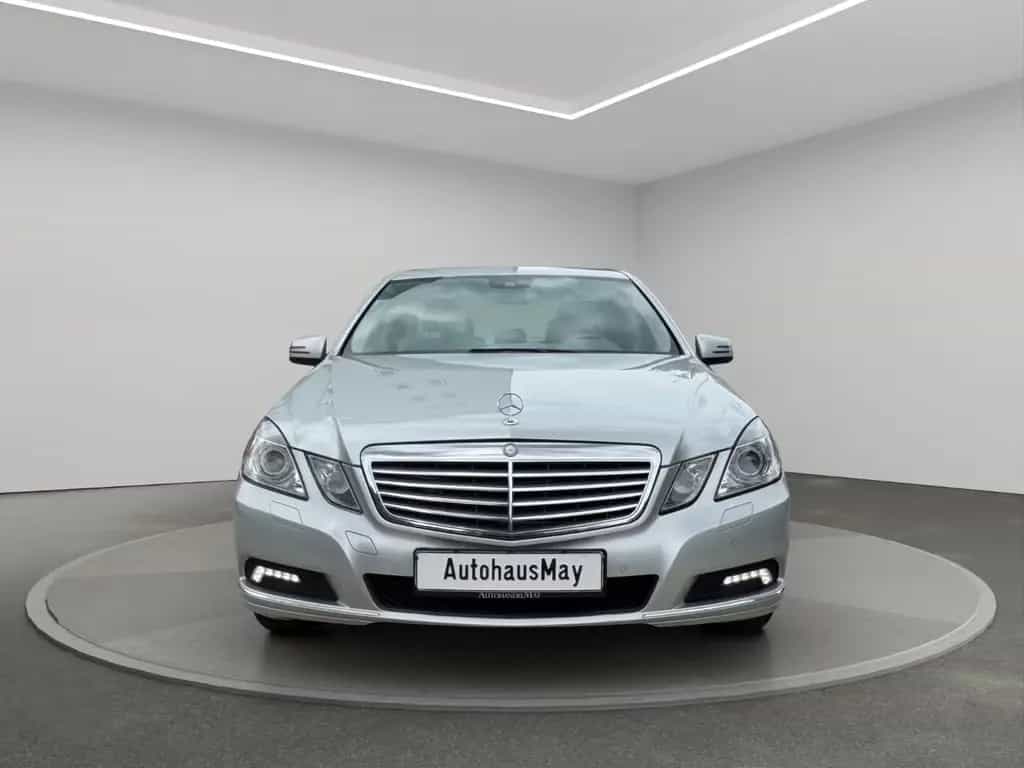 Mercedes-Benz E 350 Limousine CGI BlueEfficiency ELEGANCE 04/2009-photo-1