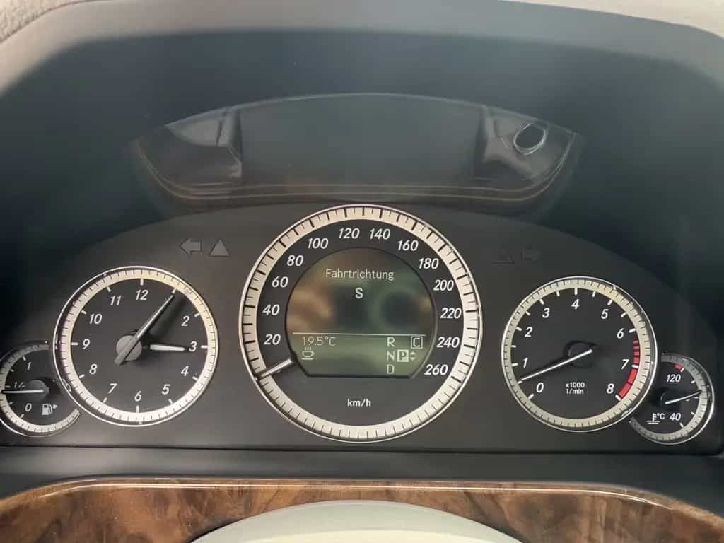 Mercedes-Benz E 350 Limousine CGI BlueEfficiency ELEGANCE 04/2009-photo-19