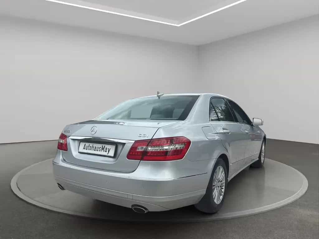 Mercedes-Benz E 350 Limousine CGI BlueEfficiency ELEGANCE 04/2009-photo-5