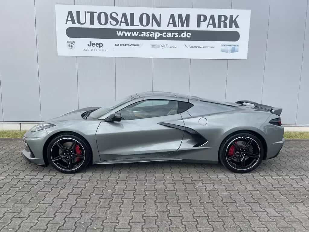 Corvette C8 Coupe 6,2V8 sehr gepflegt 01/2022-photo-2