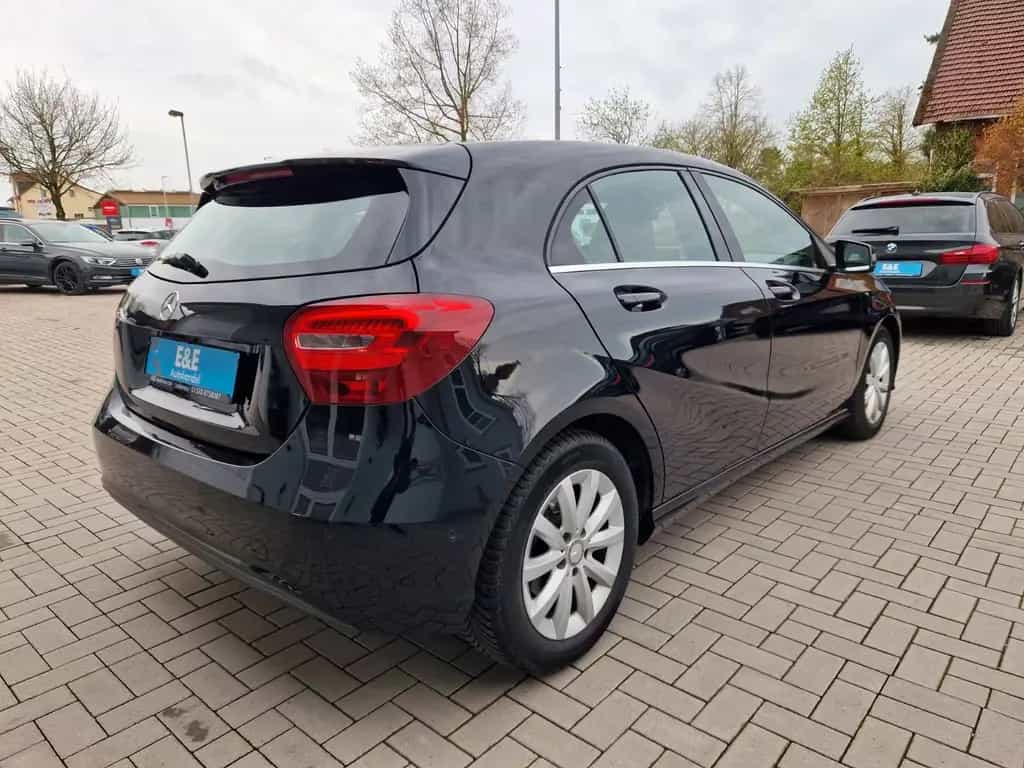 Mercedes-Benz A 180 +Automatik+Scheckheft+Kamera+HU und Öl neu 07/2016-photo-2