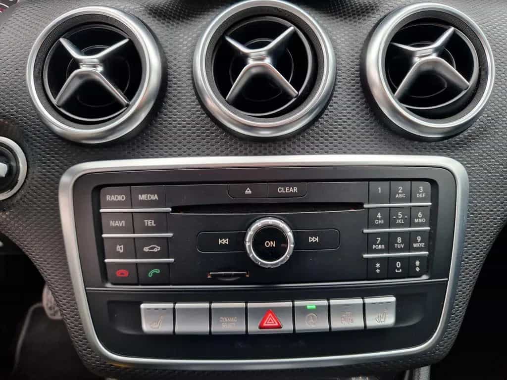 Mercedes-Benz A 180 +Automatik+Scheckheft+Kamera+HU und Öl neu 07/2016-photo-24