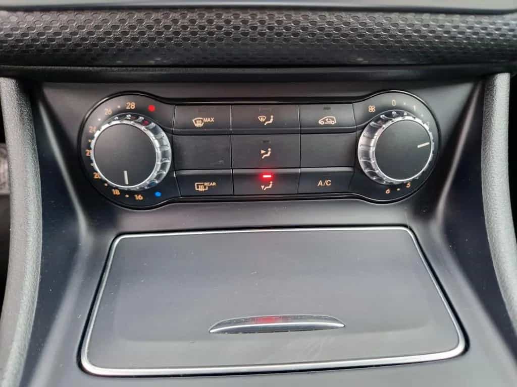 Mercedes-Benz A 180 +Automatik+Scheckheft+Kamera+HU und Öl neu 07/2016-photo-25