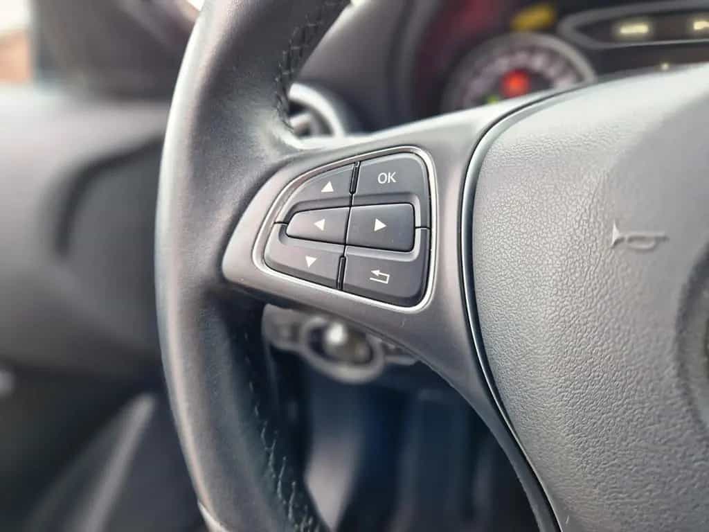 Mercedes-Benz A 180 +Automatik+Scheckheft+Kamera+HU und Öl neu 07/2016-photo-27