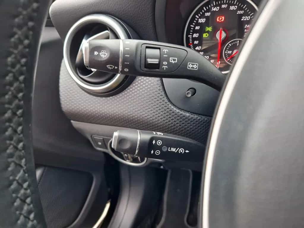 Mercedes-Benz A 180 +Automatik+Scheckheft+Kamera+HU und Öl neu 07/2016-photo-29
