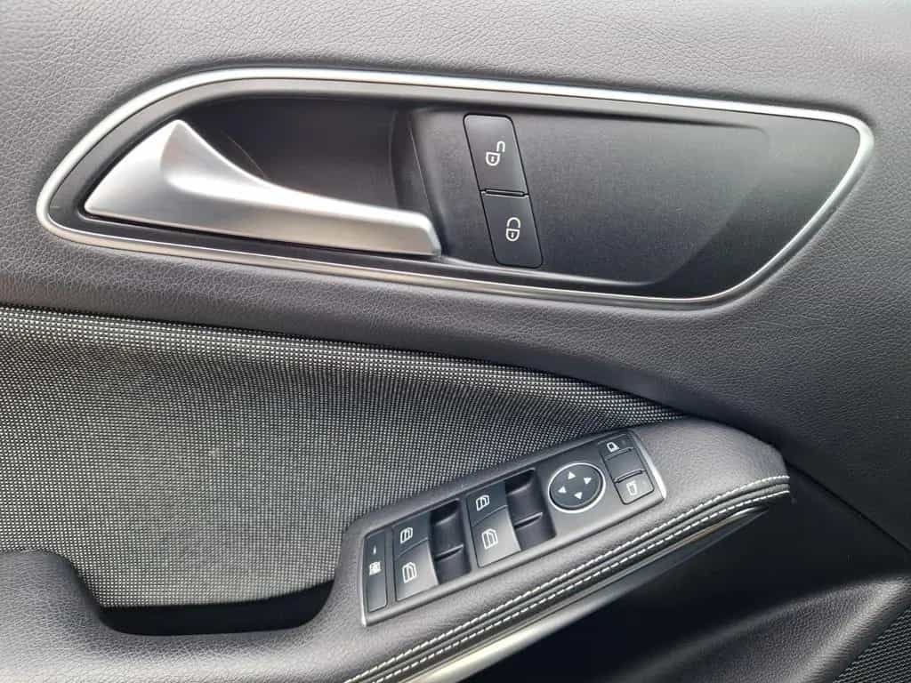 Mercedes-Benz A 180 +Automatik+Scheckheft+Kamera+HU und Öl neu 07/2016-photo-32