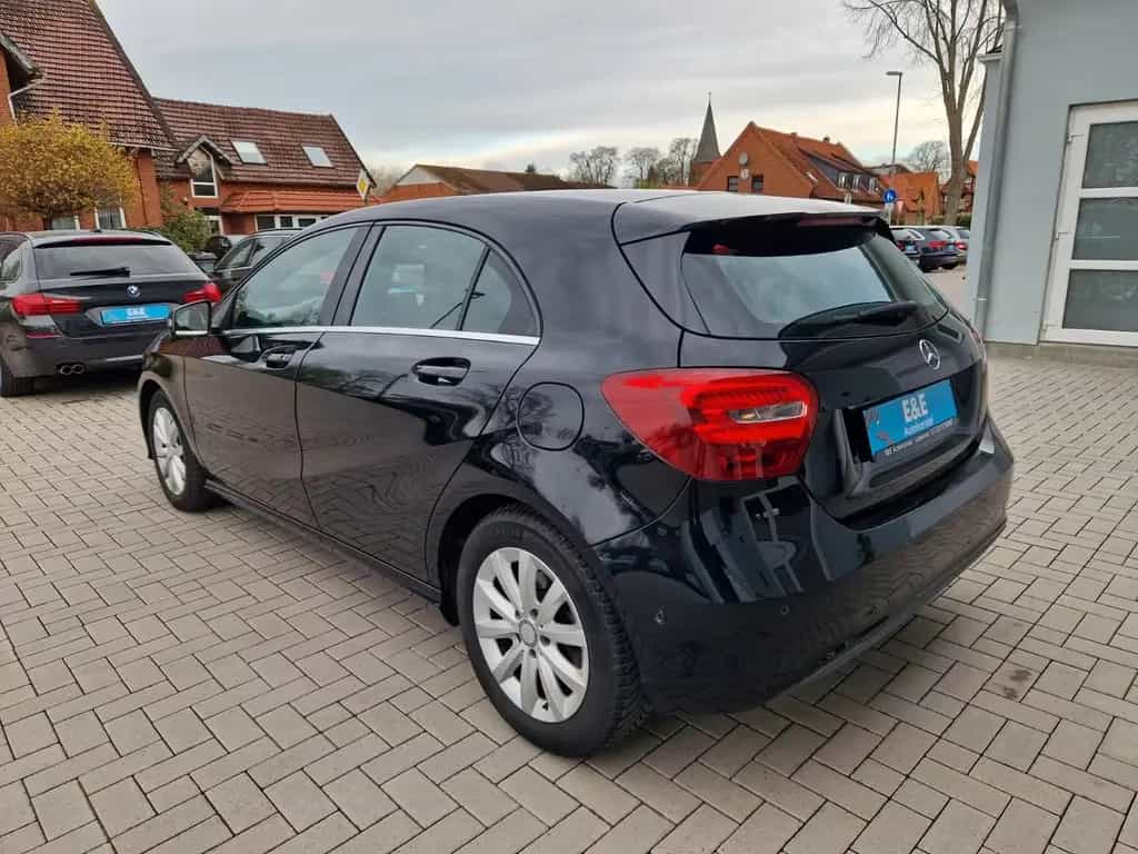 Mercedes-Benz A 180 +Automatik+Scheckheft+Kamera+HU und Öl neu 07/2016-photo-4