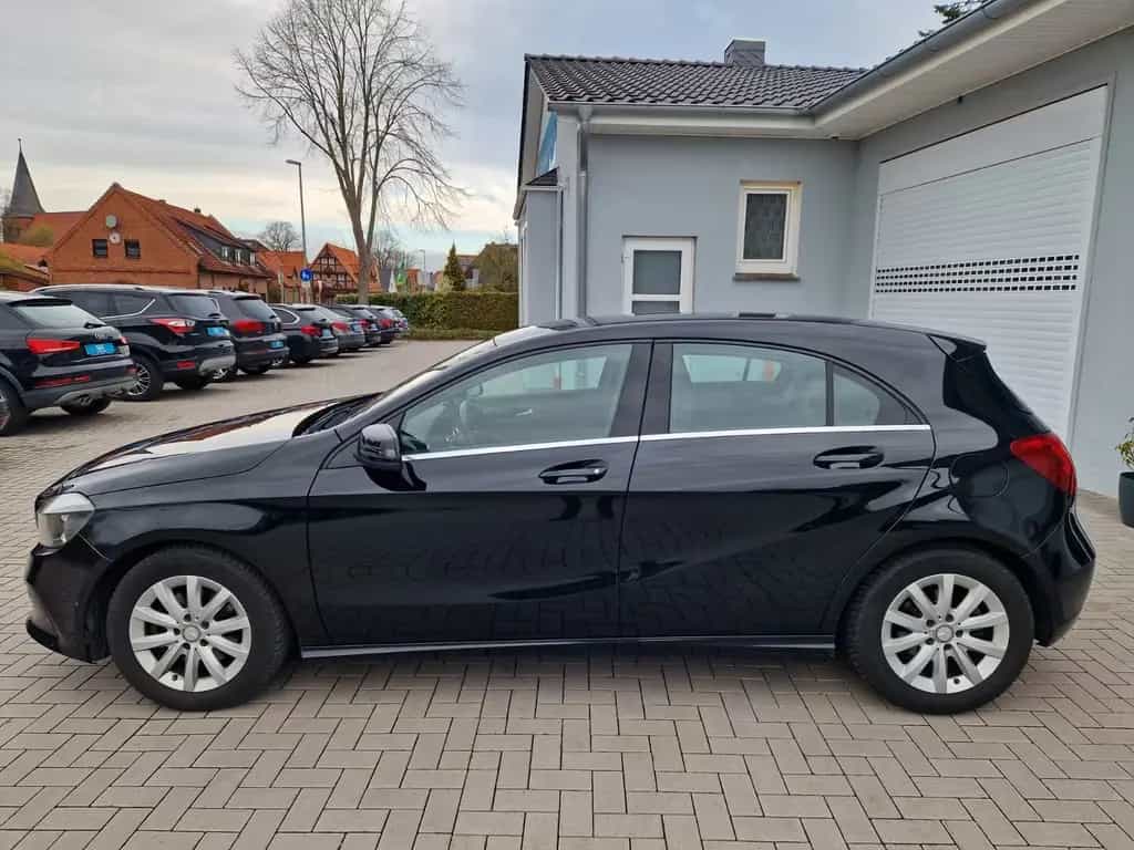 Mercedes-Benz A 180 +Automatik+Scheckheft+Kamera+HU und Öl neu 07/2016-photo-5