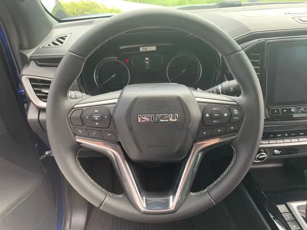 Isuzu D-Max Double Cab 4WD AT V-Cross Kamera SHZ AHK A 05/2025-photo-11