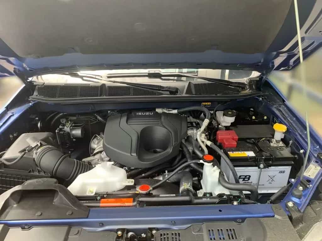 Isuzu D-Max Double Cab 4WD AT V-Cross Kamera SHZ AHK A 05/2025-photo-16