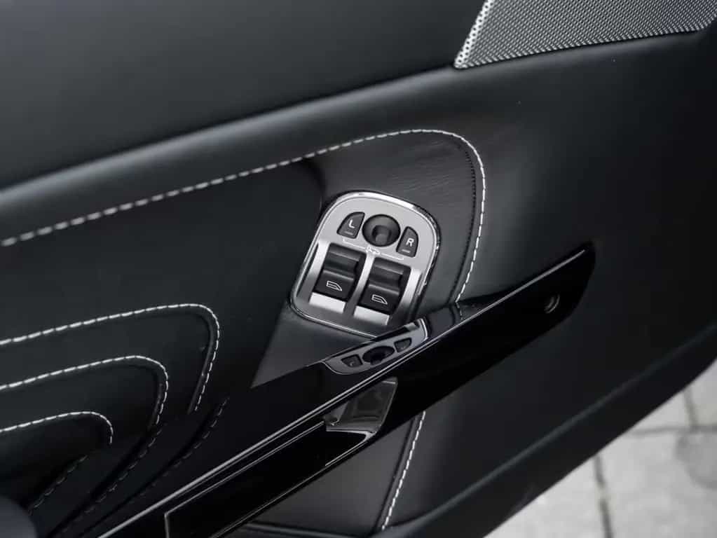 Aston Martin V8 Vantage S Sportshift SP10 06/2015-photo-21