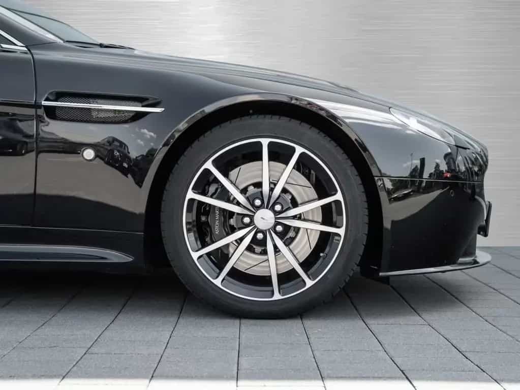 Aston Martin V8 Vantage S Sportshift SP10 06/2015-photo-3