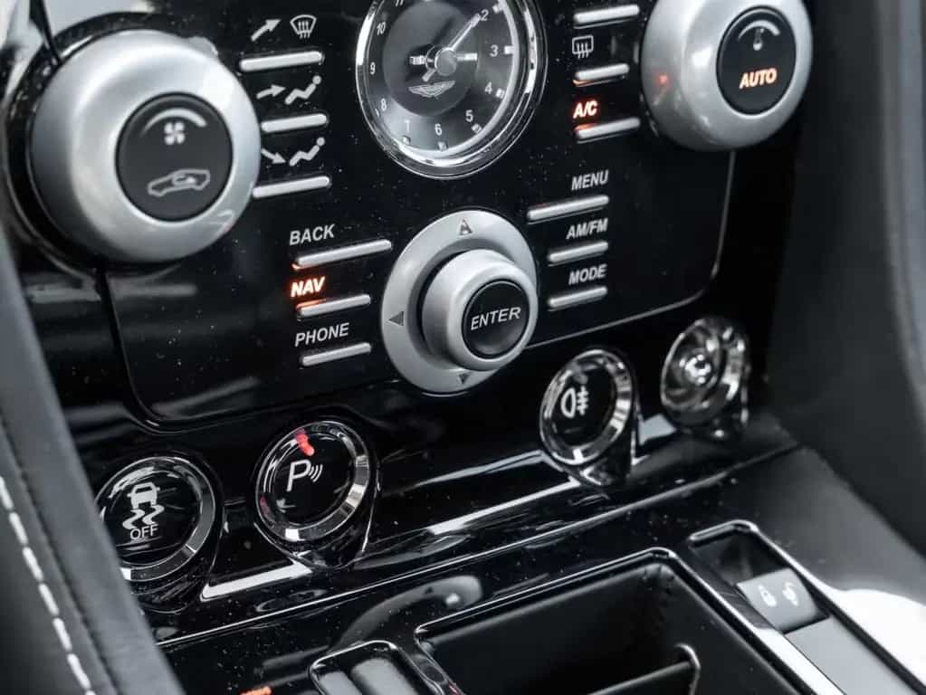 Aston Martin V8 Vantage S Sportshift SP10 06/2015-photo-30