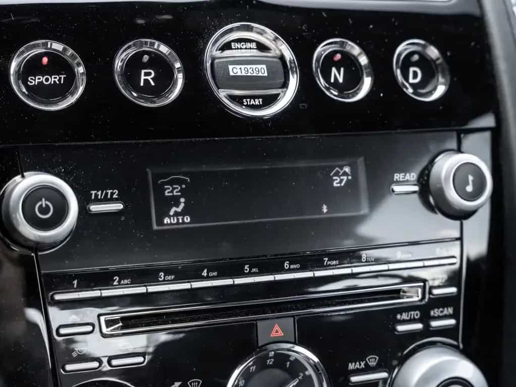 Aston Martin V8 Vantage S Sportshift SP10 06/2015-photo-31