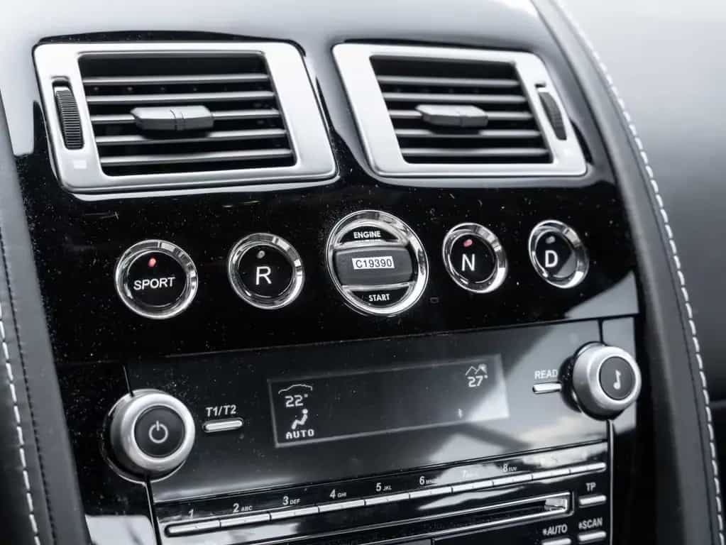 Aston Martin V8 Vantage S Sportshift SP10 06/2015-photo-32