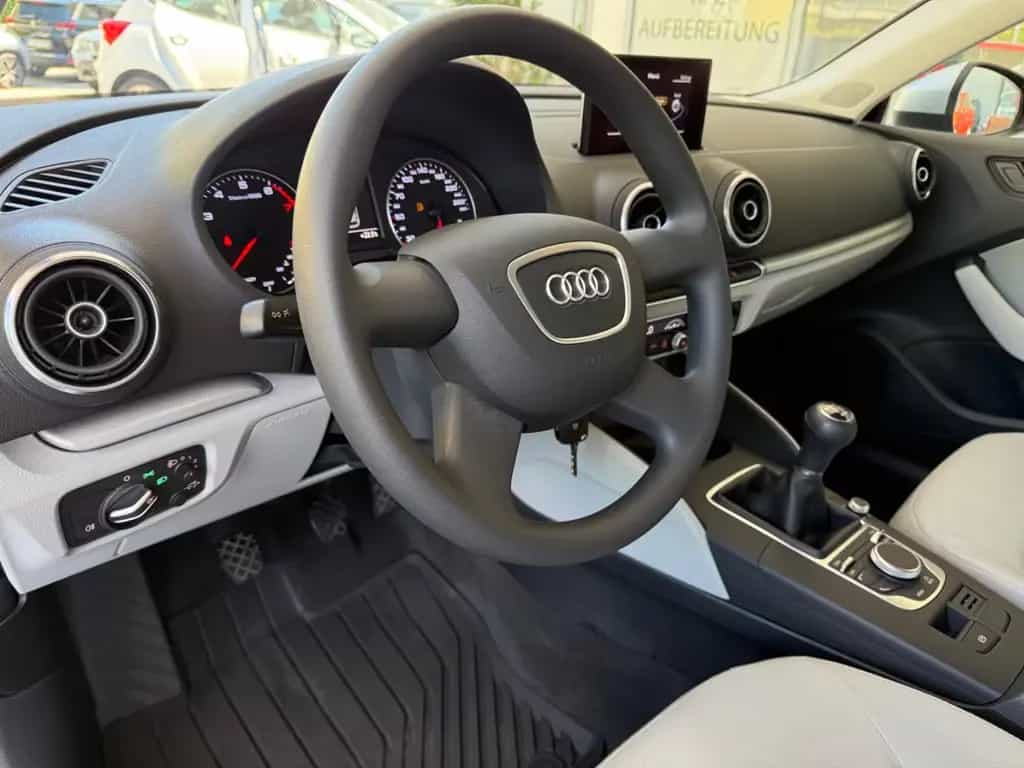 Audi A3 Sportback attraction 03/2016-photo-11