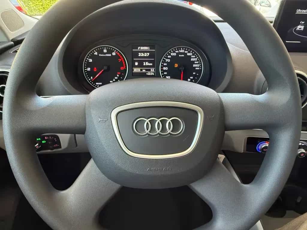 Audi A3 Sportback attraction 03/2016-photo-14