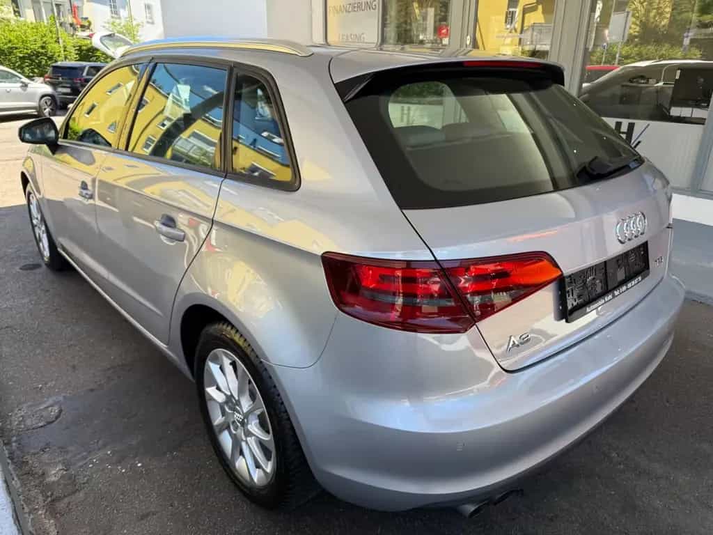 Audi A3 Sportback attraction 03/2016-photo-3