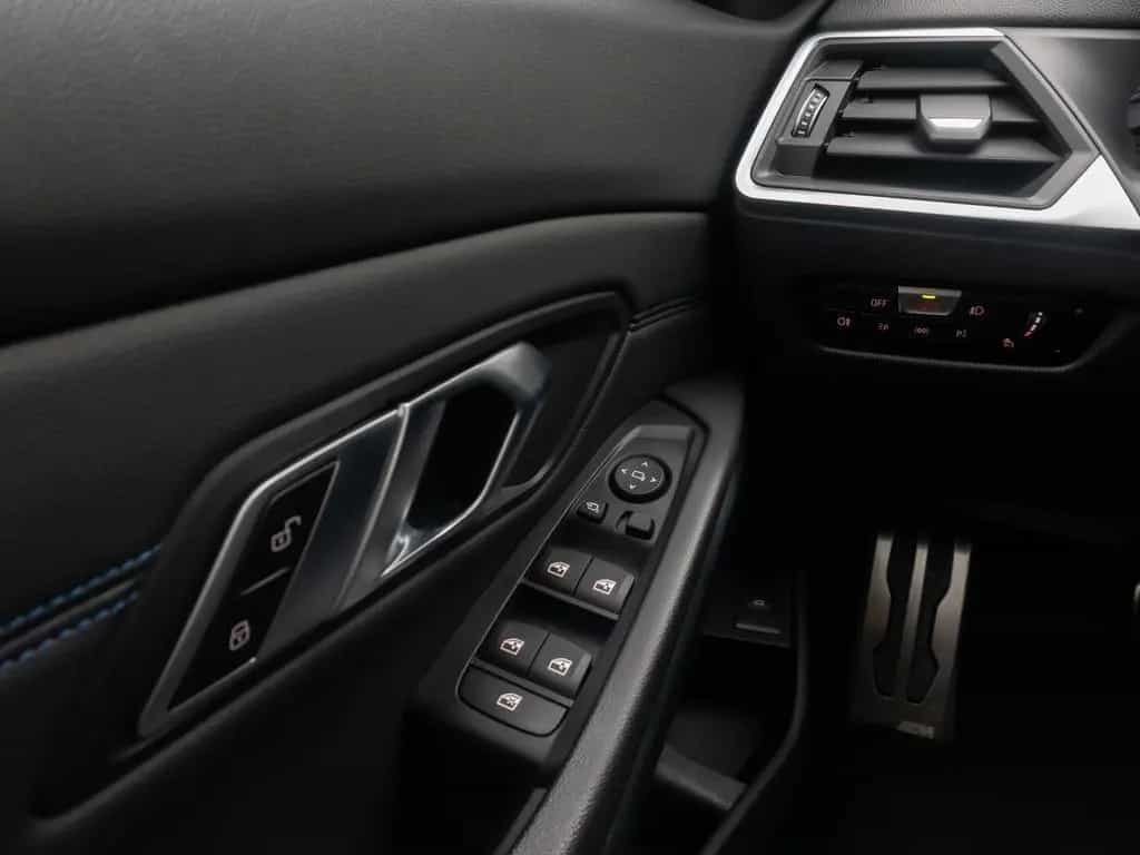 BMW 320 d xD M Sport Komfort DAB Cockpit+ Geschwindig 02/2023-photo-33