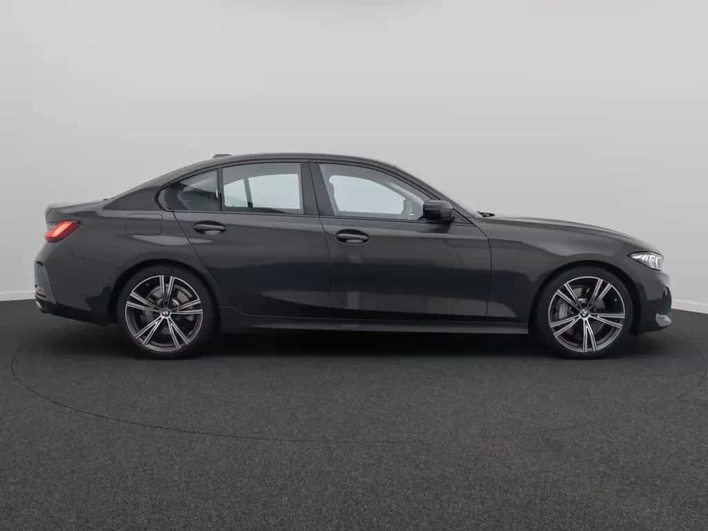 BMW 330 i xD Komfort DAB HiFi Leder M Sport 19Zoll 10/2022-photo-4