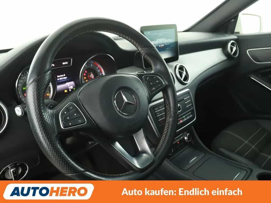 Mercedes-Benz CLA 180 Urban Aut.*NAVI*BI-XENON*TEMPO*PDC*SHZ* 04/2015-photo-10