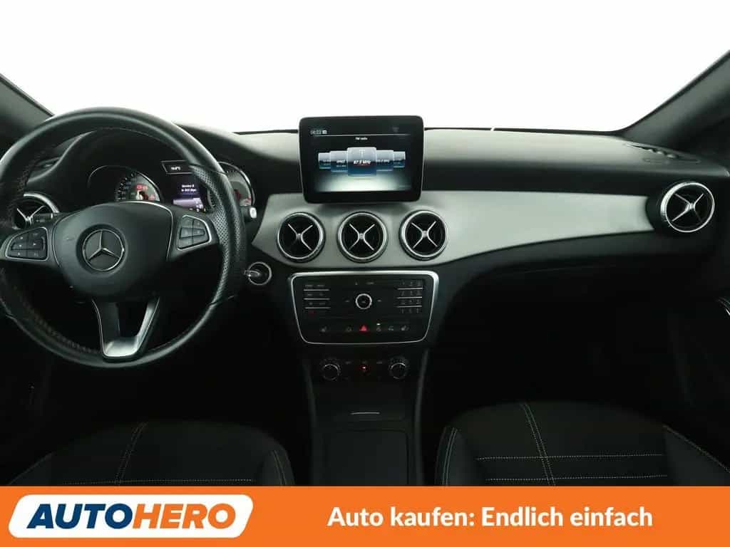 Mercedes-Benz CLA 180 Urban Aut.*NAVI*BI-XENON*TEMPO*PDC*SHZ* 04/2015-photo-11