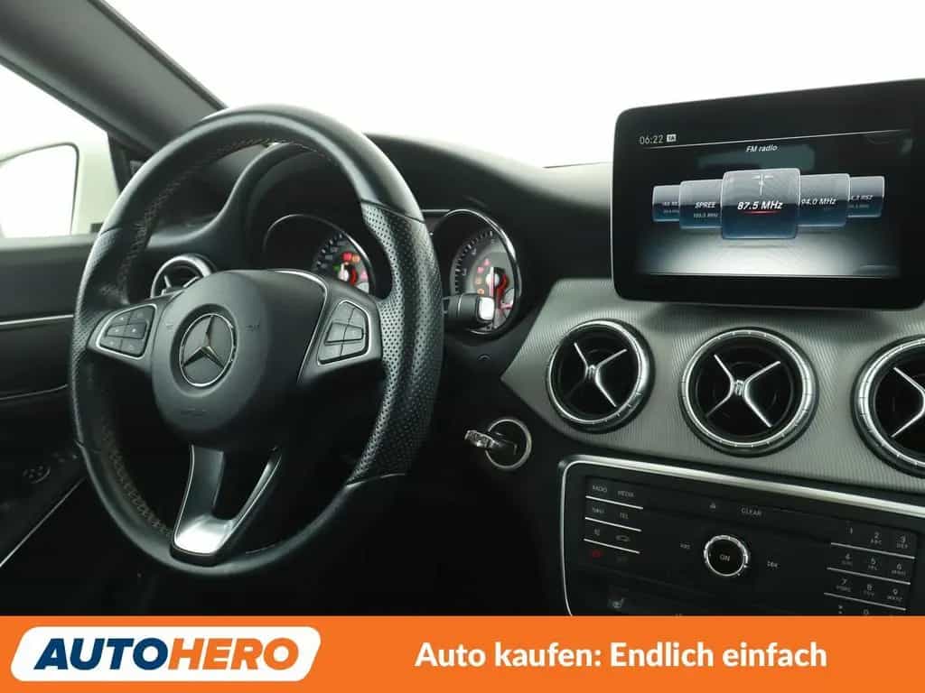 Mercedes-Benz CLA 180 Urban Aut.*NAVI*BI-XENON*TEMPO*PDC*SHZ* 04/2015-photo-12