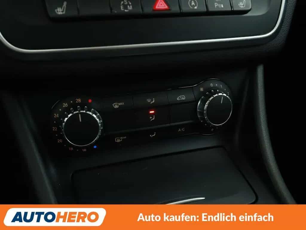 Mercedes-Benz CLA 180 Urban Aut.*NAVI*BI-XENON*TEMPO*PDC*SHZ* 04/2015-photo-23