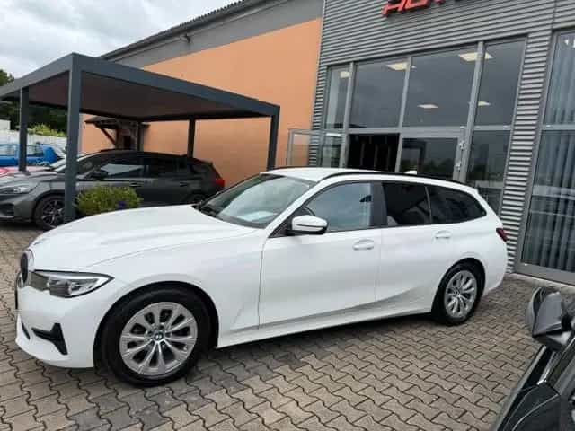 BMW 318 3 Touring 318 d Advantage 09/2021-photo-3
