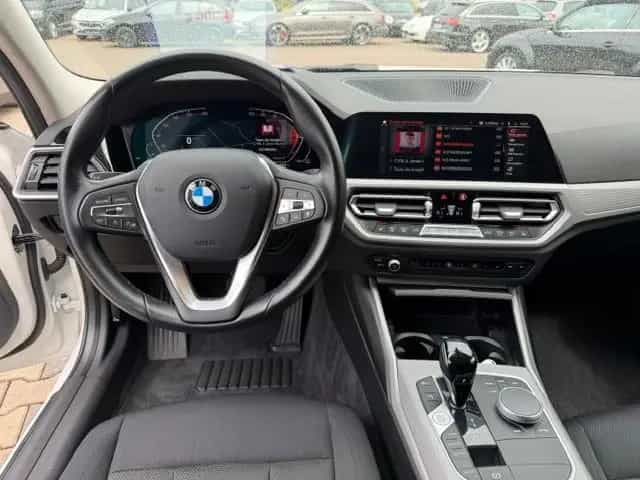 BMW 318 3 Touring 318 d Advantage 09/2021-photo-8