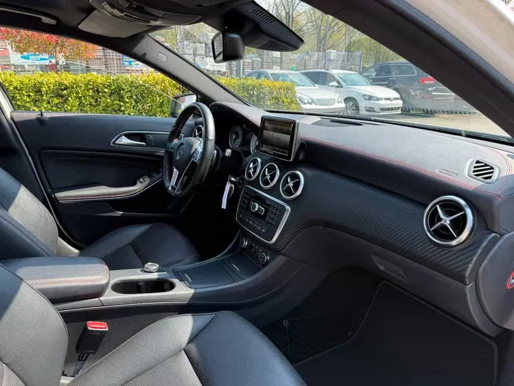 Mercedes-Benz A 250 4Matic AMG Line* Panorama* Bi-Xenon* 01/2014-photo-27
