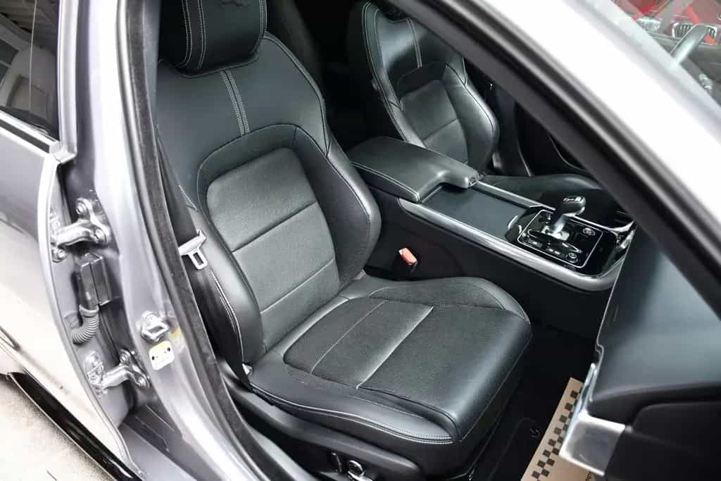 Jaguar XE R-Dynamic Black Pack Navi Led ACC 360°1.Hand 04/2022-photo-13