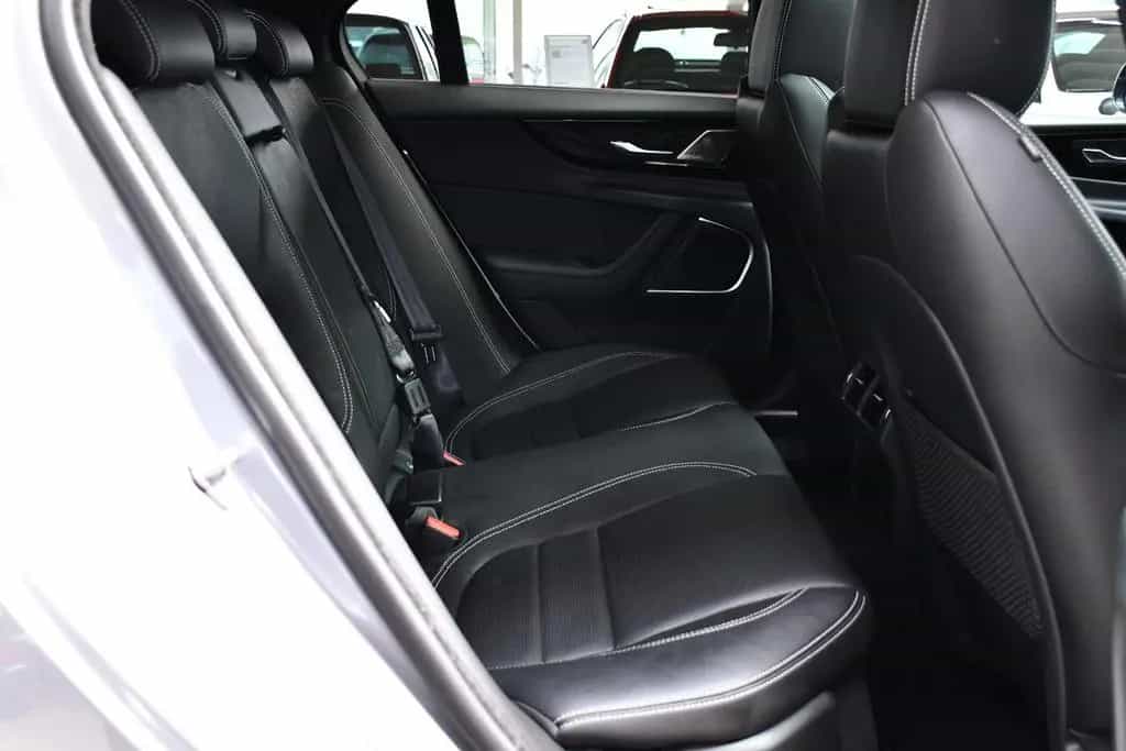 Jaguar XE R-Dynamic Black Pack Navi Led ACC 360°1.Hand 04/2022-photo-18