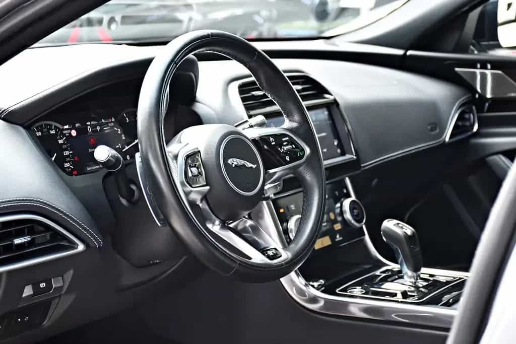Jaguar XE R-Dynamic Black Pack Navi Led ACC 360°1.Hand 04/2022-photo-19